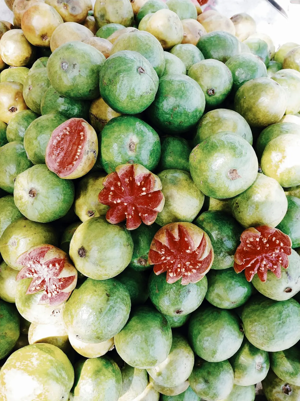 Aceite de oliva, nueces frescas y pescados